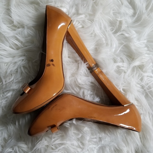 Chloe Patent Leather Bow Front Camel Pumps - Picture 5 of 8